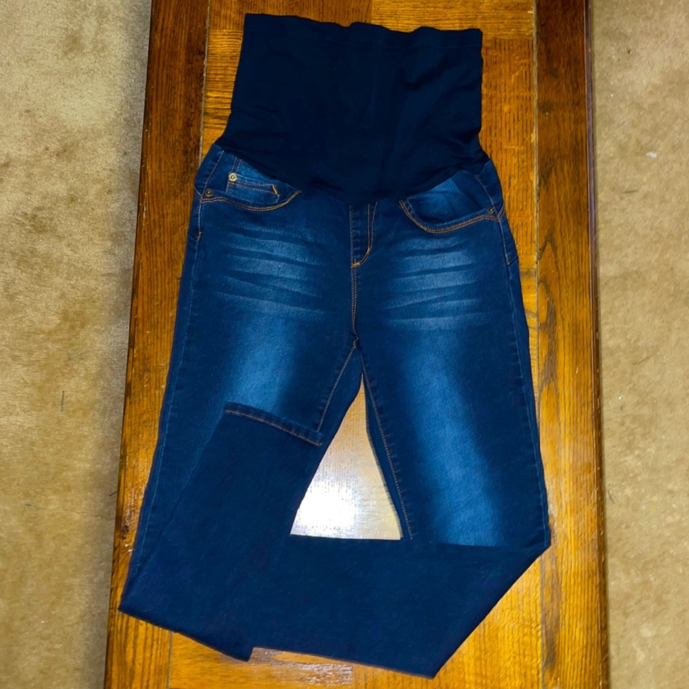 Skinny leg maternity jeans. Like brand new.